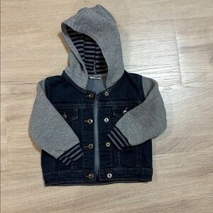 Wrangler || 18 m || hooded Jean jacket